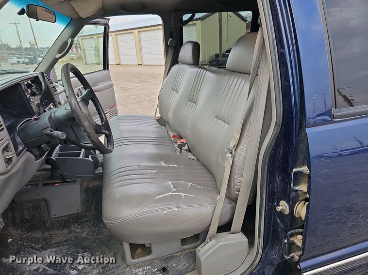 image for item DO4271 1996 GMC Suburban 2500 SL  SUV