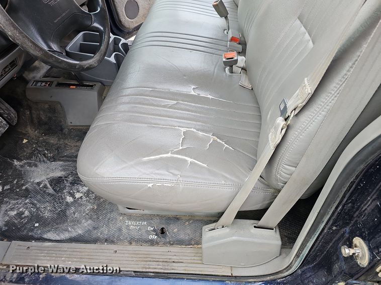 image for item DO4271 1996 GMC Suburban 2500 SL  SUV