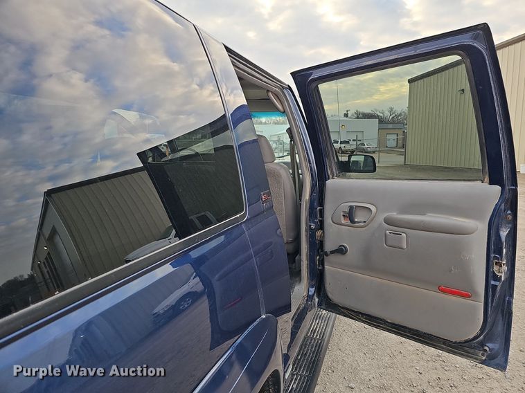 image for item DO4271 1996 GMC Suburban 2500 SL  SUV