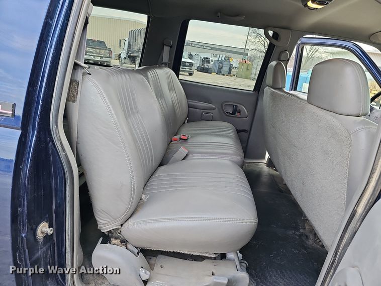 image for item DO4271 1996 GMC Suburban 2500 SL  SUV