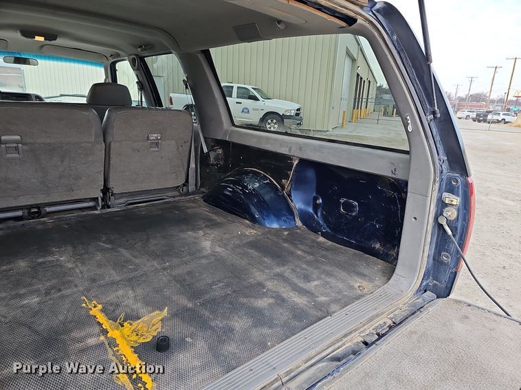 image for item DO4271 1996 GMC Suburban 2500 SL  SUV