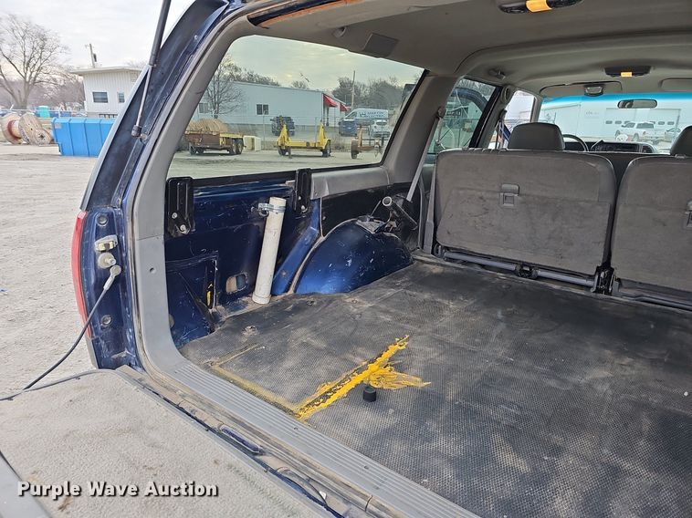 image for item DO4271 1996 GMC Suburban 2500 SL  SUV