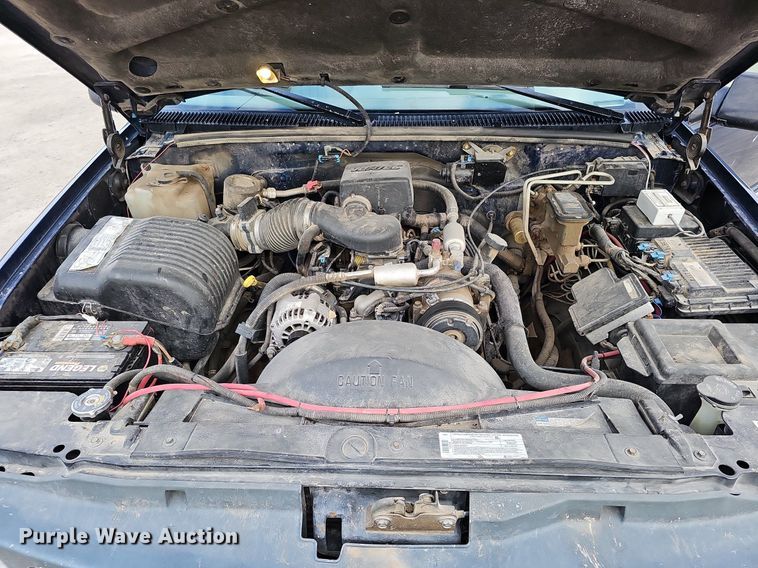 image for item DO4271 1996 GMC Suburban 2500 SL  SUV