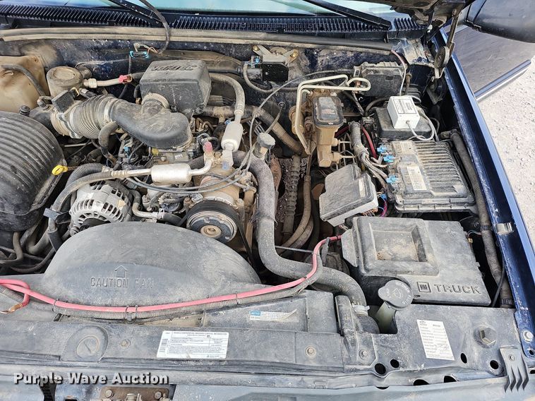 image for item DO4271 1996 GMC Suburban 2500 SL  SUV