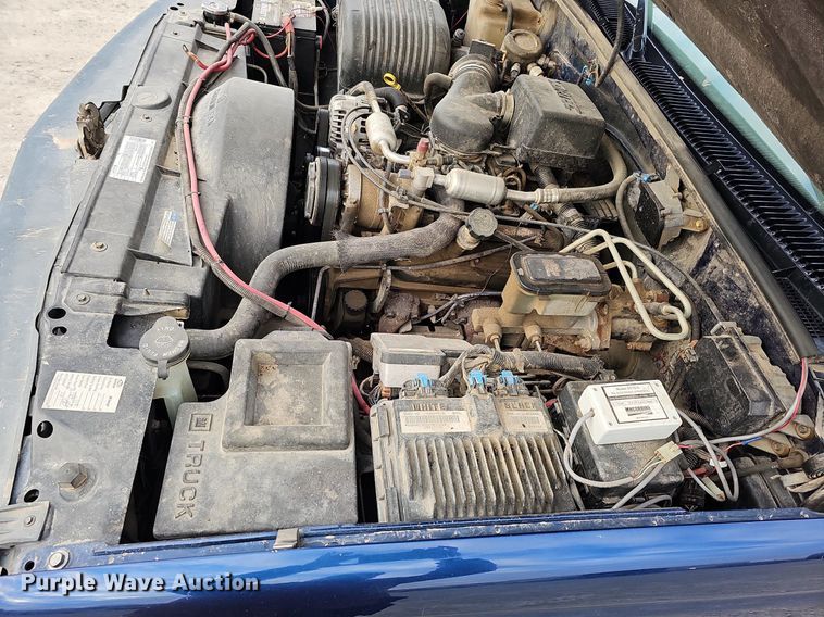 image for item DO4271 1996 GMC Suburban 2500 SL  SUV