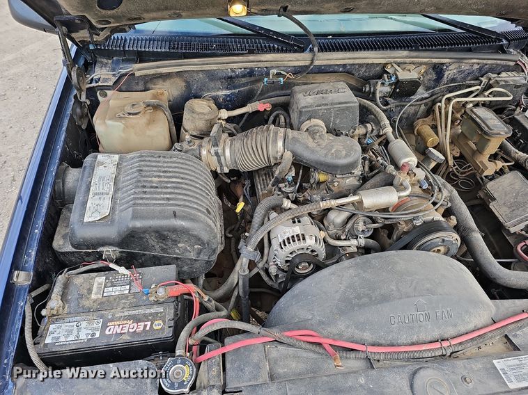 image for item DO4271 1996 GMC Suburban 2500 SL  SUV