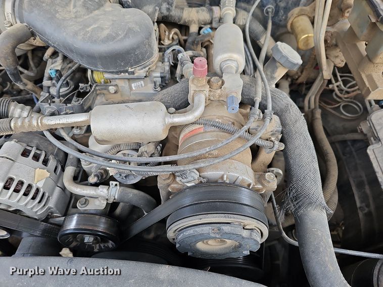 image for item DO4271 1996 GMC Suburban 2500 SL  SUV