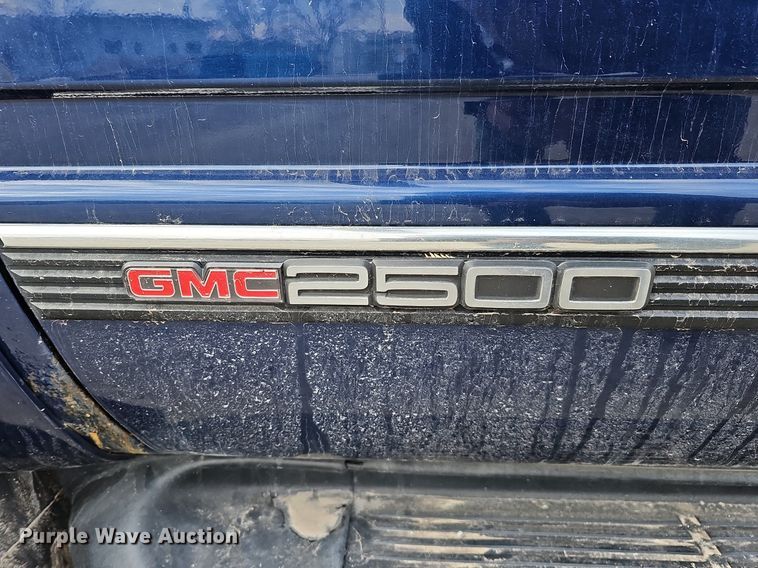 image for item DO4271 1996 GMC Suburban 2500 SL  SUV