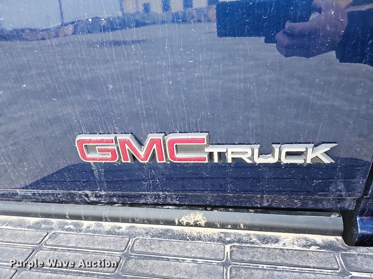 image for item DO4271 1996 GMC Suburban 2500 SL  SUV