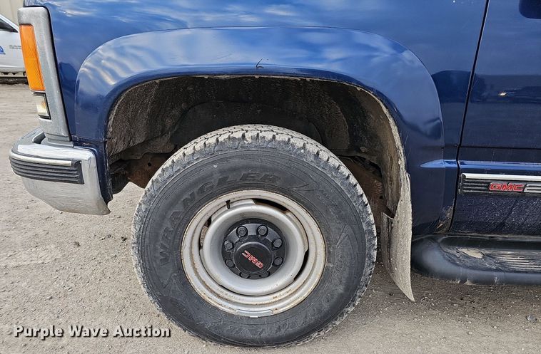 image for item DO4271 1996 GMC Suburban 2500 SL  SUV