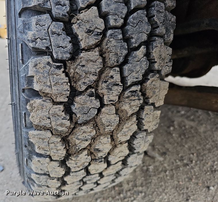 image for item DO4271 1996 GMC Suburban 2500 SL  SUV