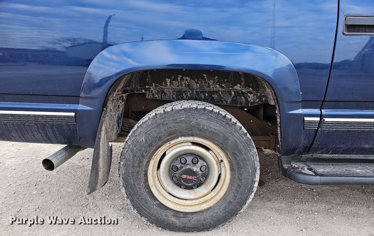 image for item DO4271 1996 GMC Suburban 2500 SL  SUV