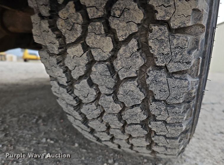 image for item DO4271 1996 GMC Suburban 2500 SL  SUV