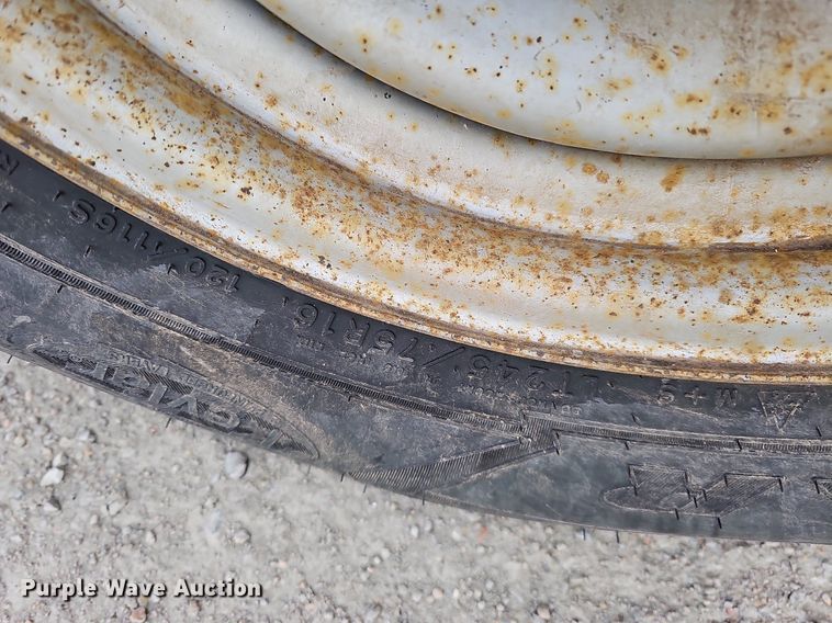 image for item DO4271 1996 GMC Suburban 2500 SL  SUV