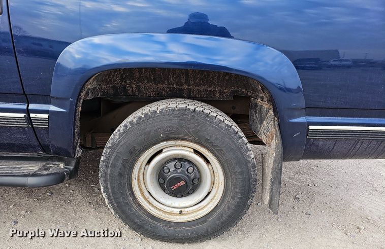 image for item DO4271 1996 GMC Suburban 2500 SL  SUV