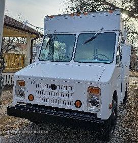 image for item DO4277 1988 Chevrolet P30  food truck