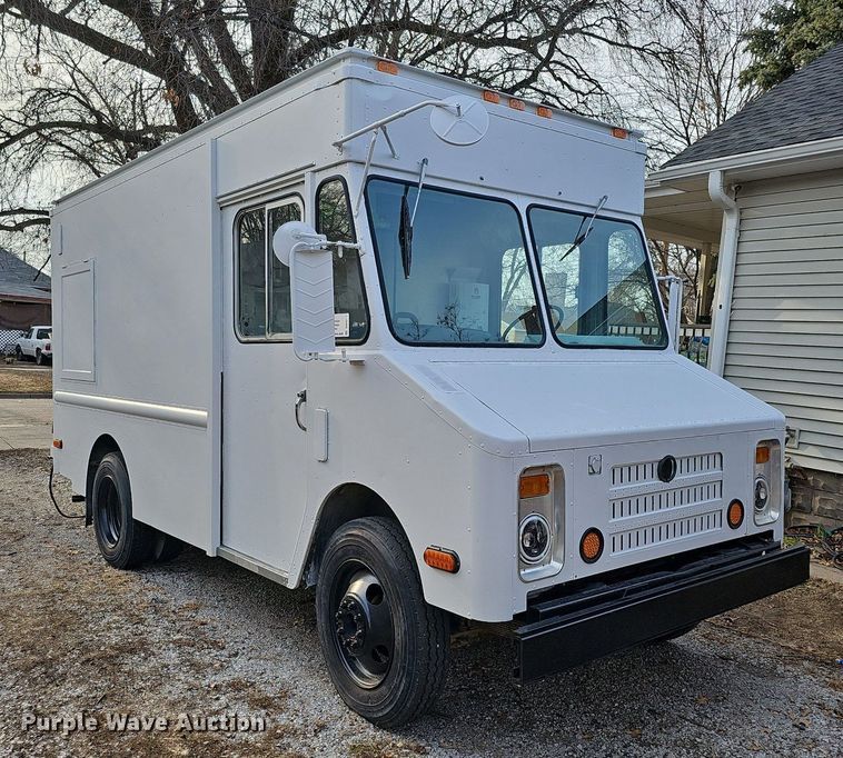 image for item DO4277 1988 Chevrolet P30  food truck