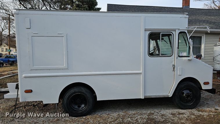 image for item DO4277 1988 Chevrolet P30  food truck