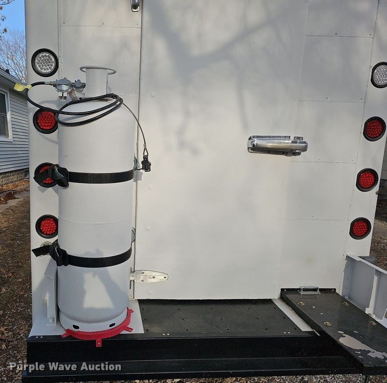 image for item DO4277 1988 Chevrolet P30  food truck