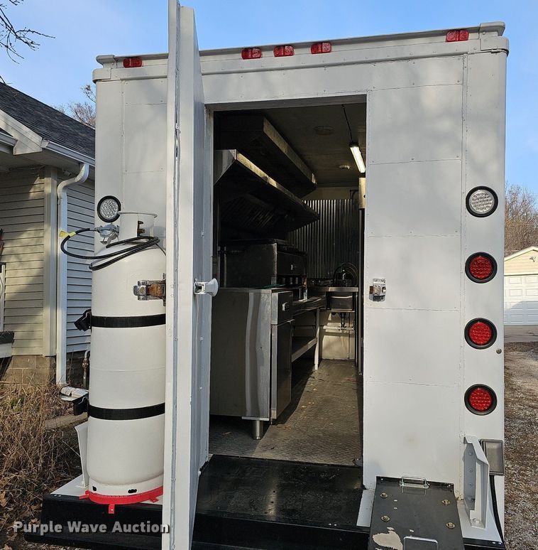 image for item DO4277 1988 Chevrolet P30  food truck