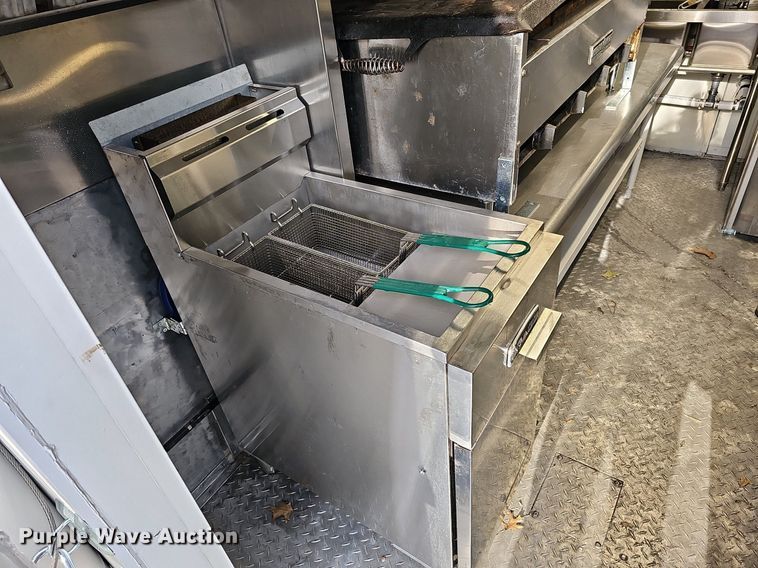 image for item DO4277 1988 Chevrolet P30  food truck