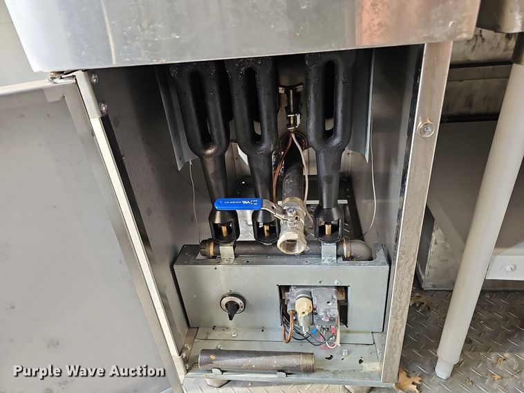 image for item DO4277 1988 Chevrolet P30  food truck