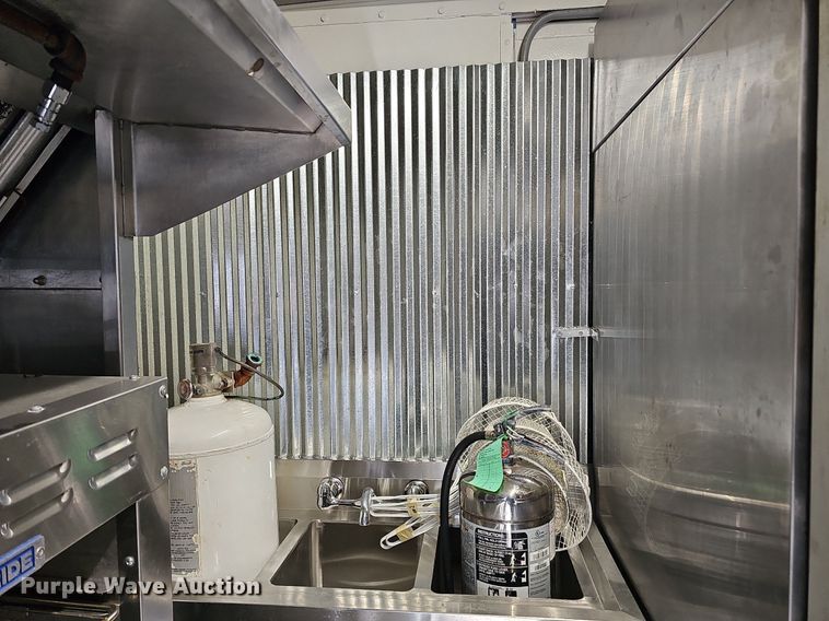 image for item DO4277 1988 Chevrolet P30  food truck