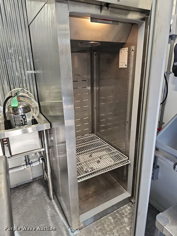 image for item DO4277 1988 Chevrolet P30  food truck