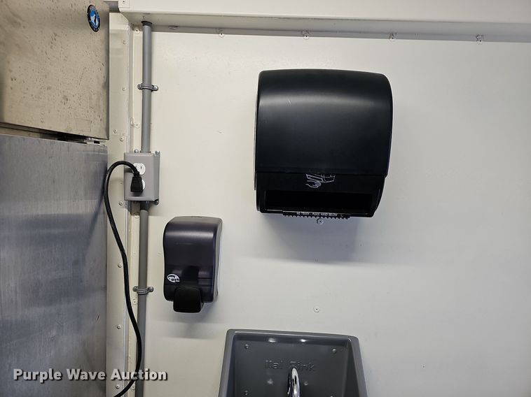 image for item DO4277 1988 Chevrolet P30  food truck