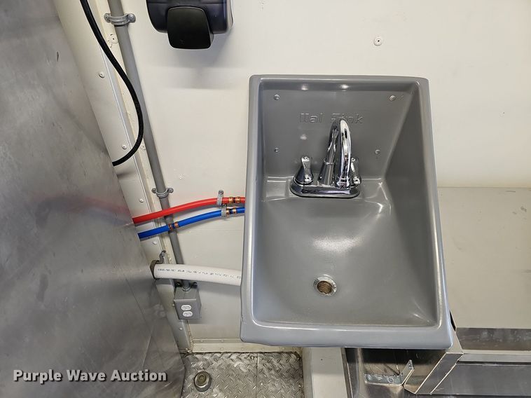 image for item DO4277 1988 Chevrolet P30  food truck