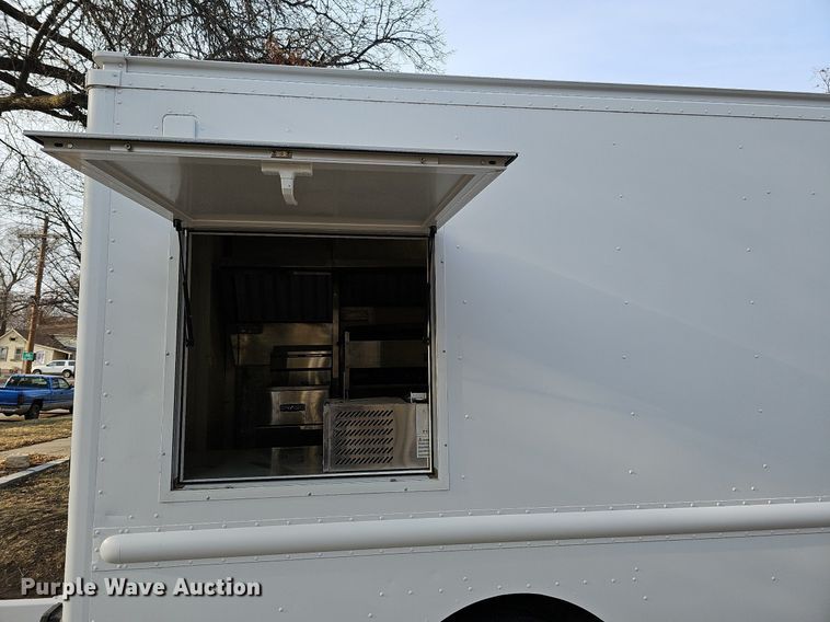 image for item DO4277 1988 Chevrolet P30  food truck