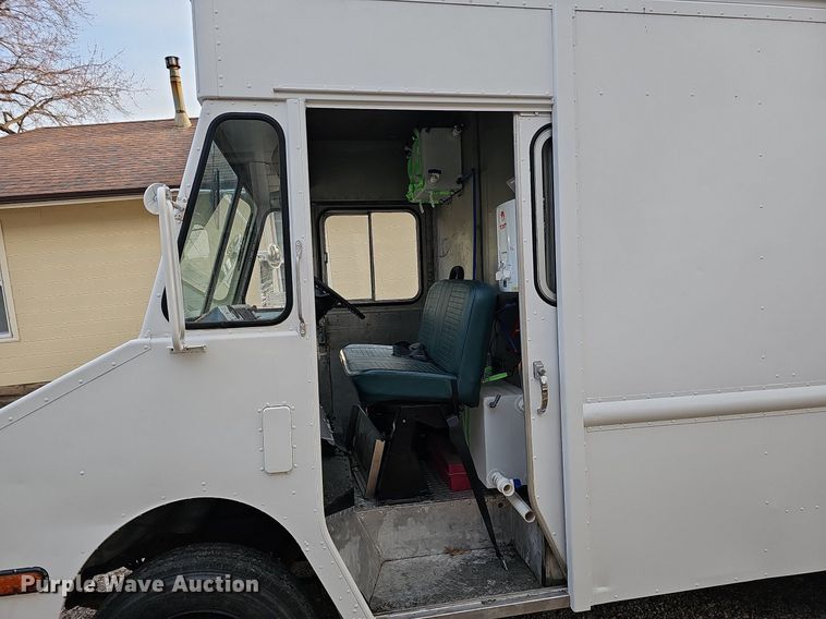 image for item DO4277 1988 Chevrolet P30  food truck