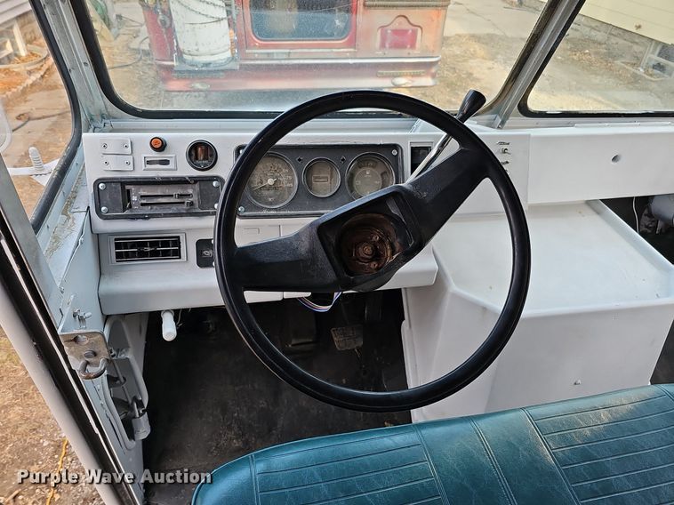 image for item DO4277 1988 Chevrolet P30  food truck