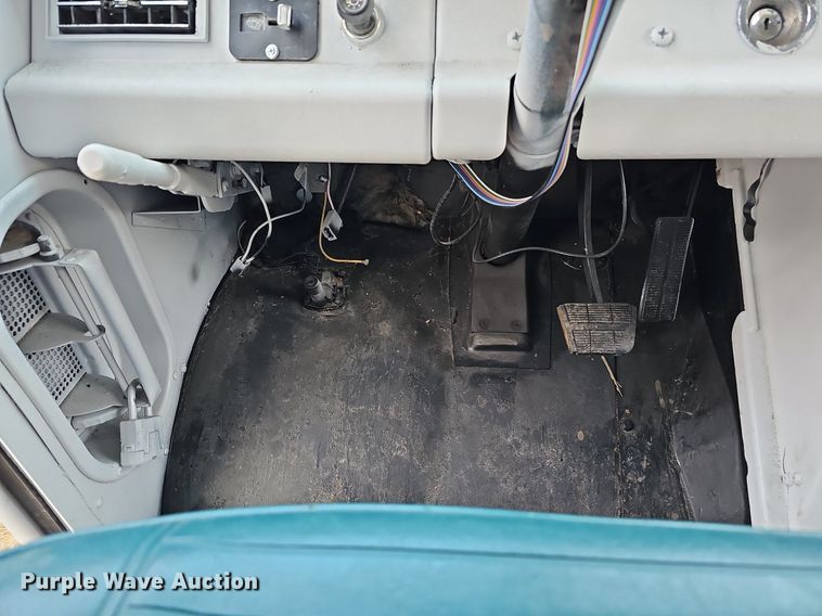 image for item DO4277 1988 Chevrolet P30  food truck