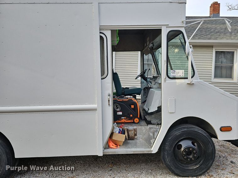 image for item DO4277 1988 Chevrolet P30  food truck