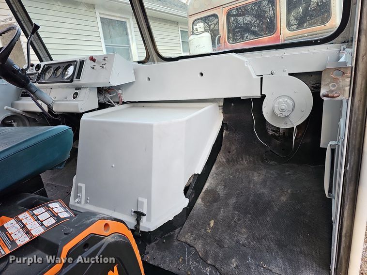 image for item DO4277 1988 Chevrolet P30  food truck