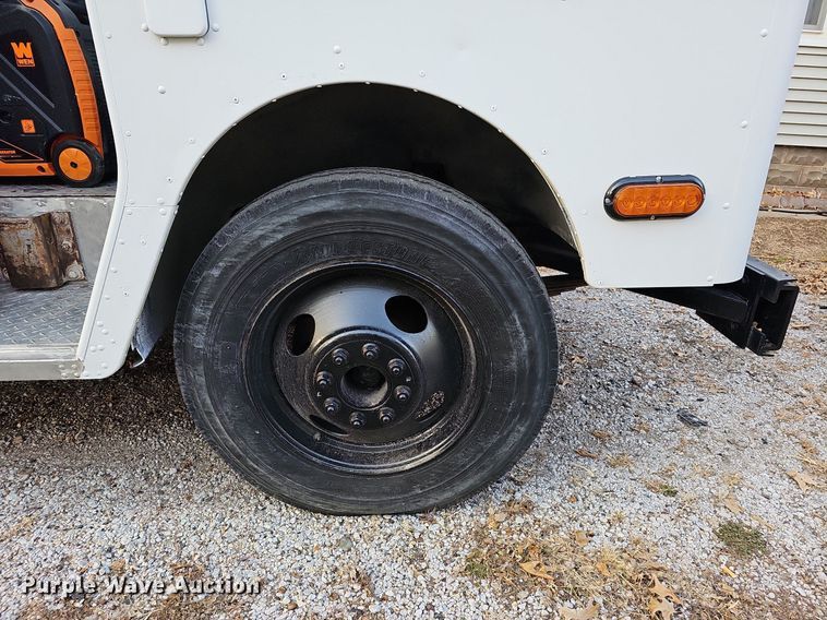 image for item DO4277 1988 Chevrolet P30  food truck