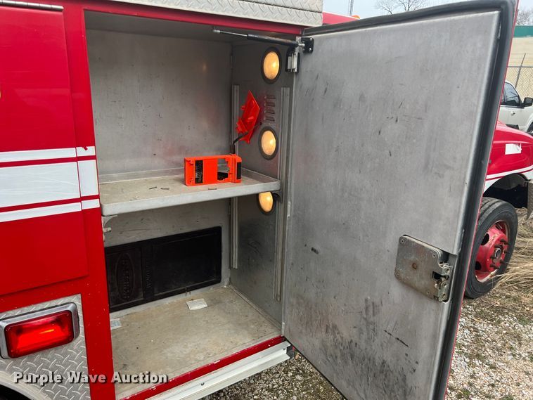 image for item DO8967 2000 Ford F550 Super Duty  brush fire truck