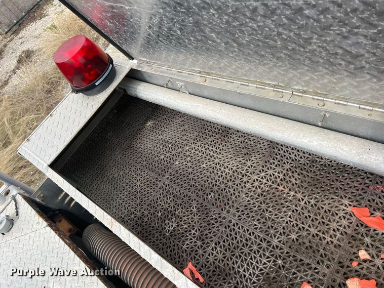 image for item DO8967 2000 Ford F550 Super Duty  brush fire truck