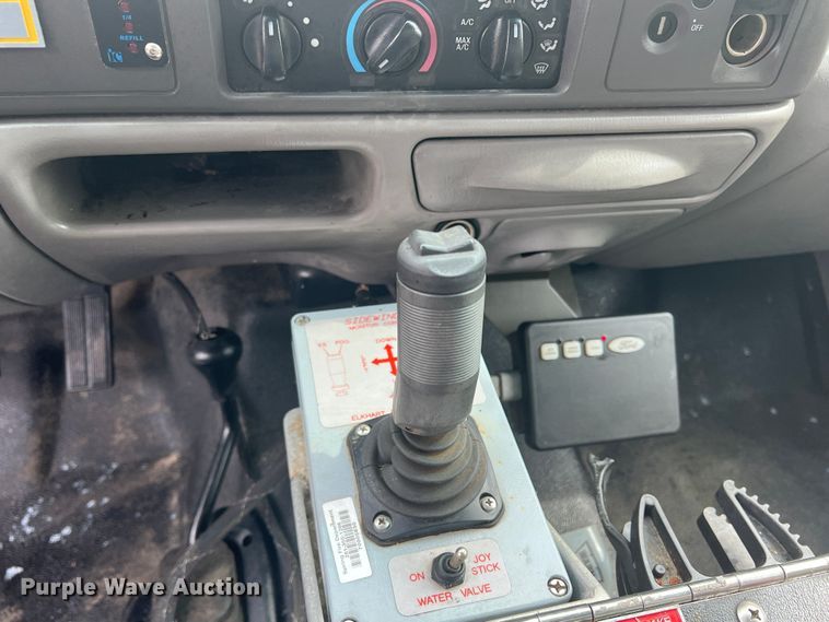 image for item DO8967 2000 Ford F550 Super Duty  brush fire truck