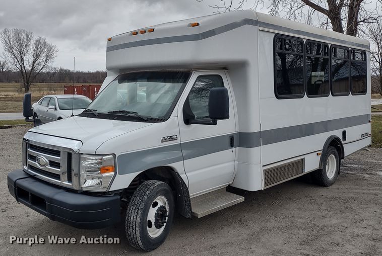 image for item DQ1587 2015 Ford E450 Super Duty El Dorado  shuttle bus