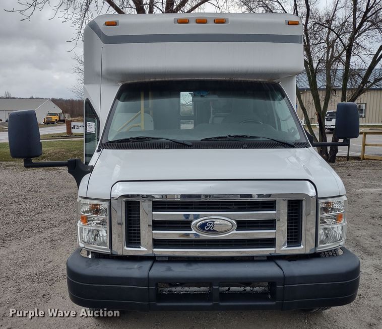 image for item DQ1587 2015 Ford E450 Super Duty El Dorado  shuttle bus