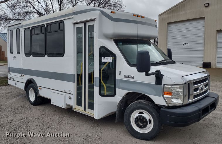 image for item DQ1587 2015 Ford E450 Super Duty El Dorado  shuttle bus
