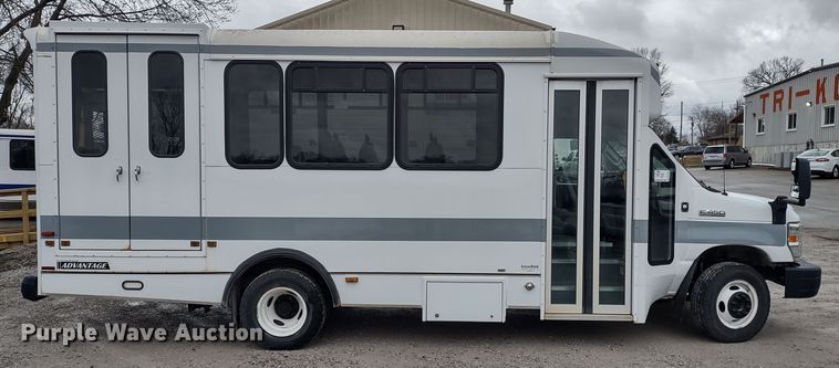 image for item DQ1587 2015 Ford E450 Super Duty El Dorado  shuttle bus