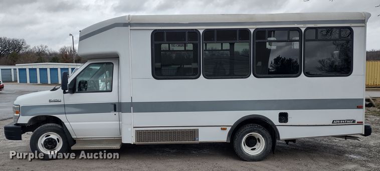 image for item DQ1587 2015 Ford E450 Super Duty El Dorado  shuttle bus