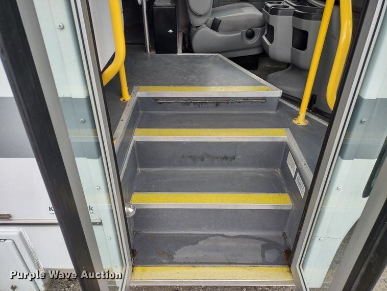 image for item DQ1587 2015 Ford E450 Super Duty El Dorado  shuttle bus