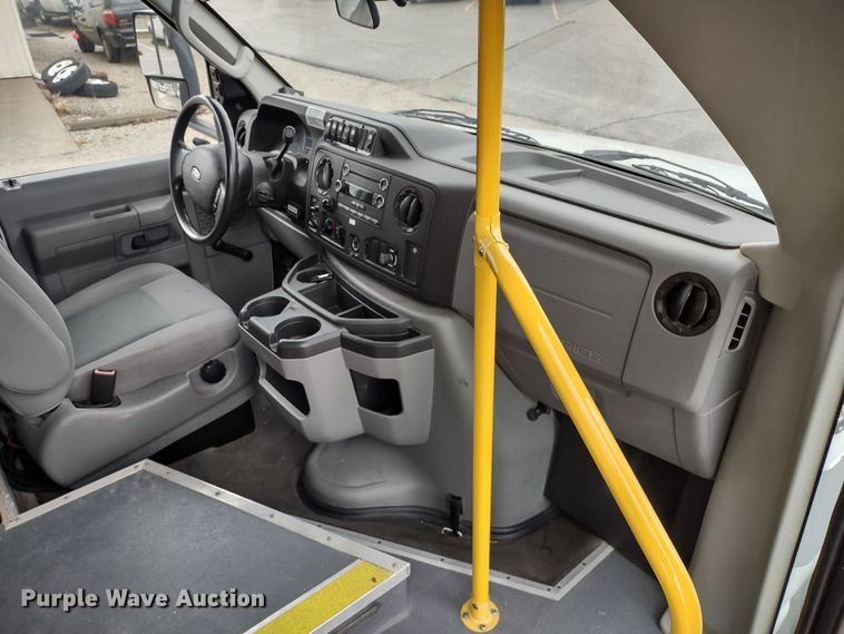 image for item DQ1587 2015 Ford E450 Super Duty El Dorado  shuttle bus