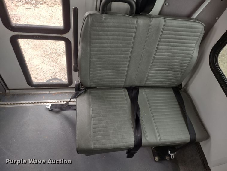 image for item DQ1587 2015 Ford E450 Super Duty El Dorado  shuttle bus