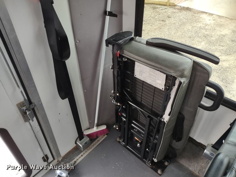 image for item DQ1587 2015 Ford E450 Super Duty El Dorado  shuttle bus