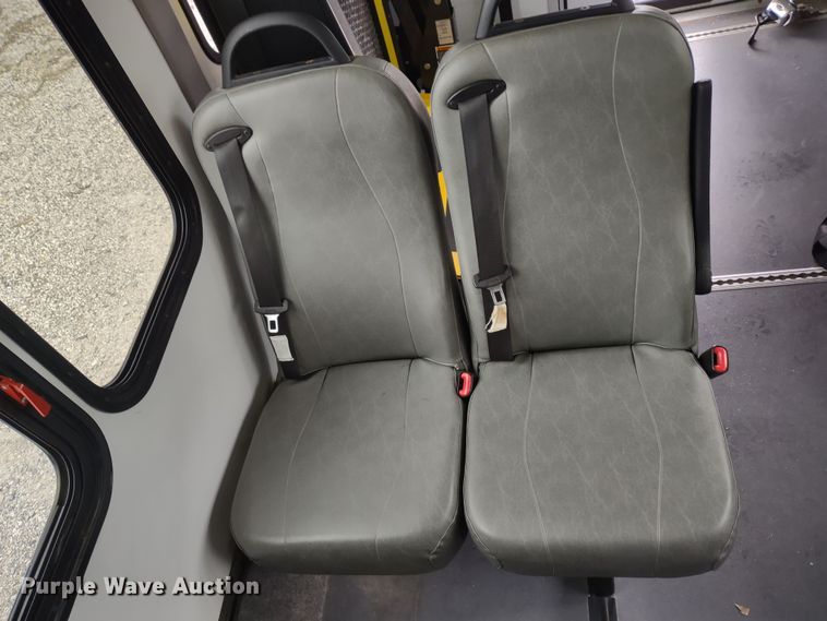 image for item DQ1587 2015 Ford E450 Super Duty El Dorado  shuttle bus